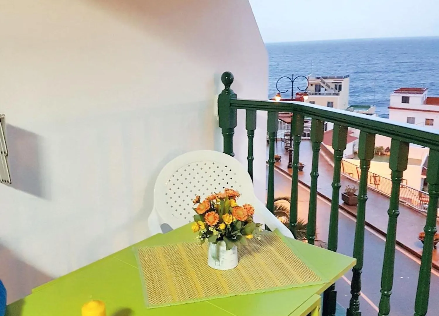 Coastal Vista Apartment: Modern Retreat in Santiago Del Teide Puerto de Santiago